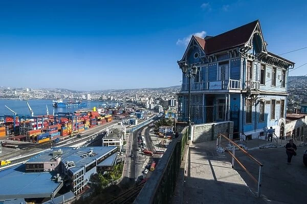 Old wooden villa overlooking the Historic Quarter, UNESCO World Heritage Site, Valparaiso, Chile, South America