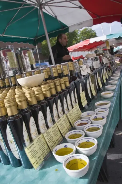 Framed Print : Olive oil stall at the Italian market at Walton-on-Thames, Surrey, England Framed Print : Olive oil stall at the Italian market at Walton-on-Thames, Surrey, England