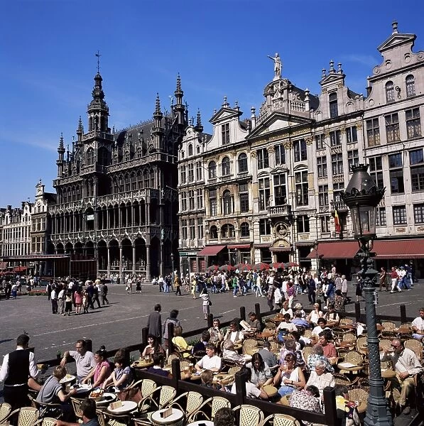 Open air cafes, Grand Place, UNESCO World Heritage Site, Brussels, Belgium, Europe