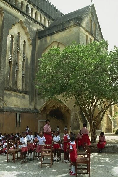 Open air class, Church of Christ, Zanzibar, Tanzania, East Africa, Africa