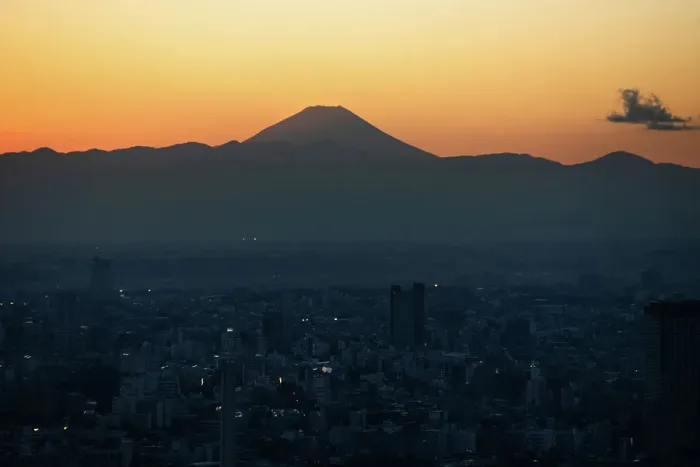 Framed Print : Orange sunset skyline of Tokyo with the silhouette of snowy Fuji San Mountain, Tokyo, Honshu, Japan, Asia Framed Print : Orange sunset skyline of Tokyo with the silhouette of snowy Fuji San Mountain, Tokyo, Honshu, Japan, Asia