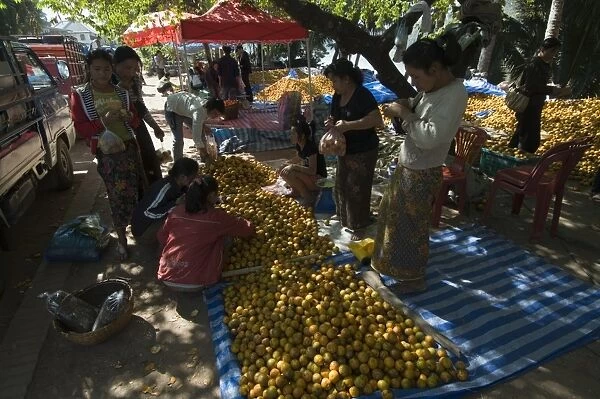 Oranges in market, Luang Prabang, Laos, Indochina, Southeast Asia, Asia