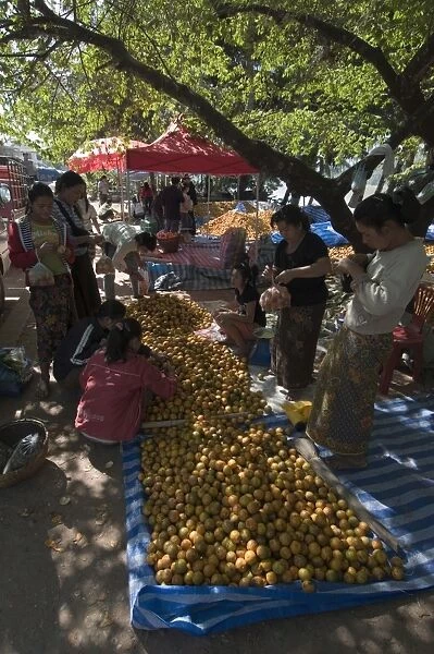 Oranges in market, Luang Prabang, Laos, Indochina, Southeast Asia, Asia