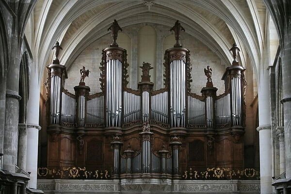 Organ in St. Andrews cathedral, Bordeaux, Gironde, Aquitaine, France, Europe