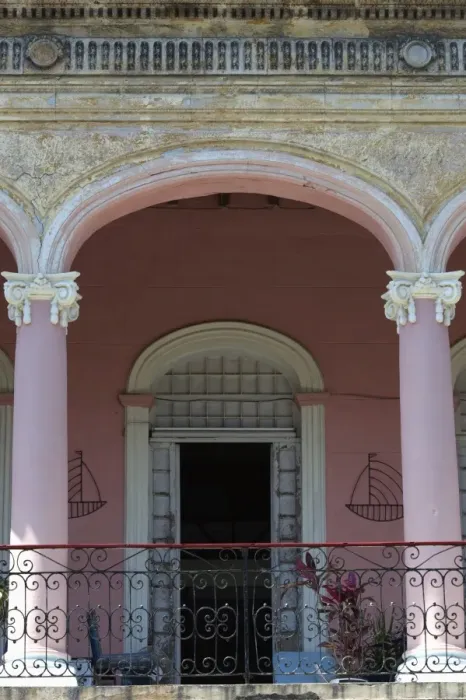 Framed Print : Ornate balcony of old house along Paseo del Prado, Old Havana, Cuba, West Indies Framed Print : Ornate balcony of old house along Paseo del Prado, Old Havana, Cuba, West Indies
