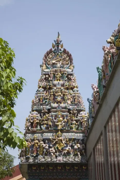 Framed Print : Ornate gopuram with colourful Hindu deities on Sri Framed Print : Ornate gopuram with colourful Hindu deities on Sri