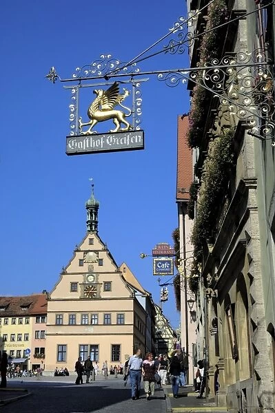 Ornate wrought iron shop sign with the Ratstrinkstube