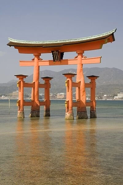 Otorii gate, Itsukushima shrine, UNESCO World Heritage Site, Miyajima, Japan, Asia