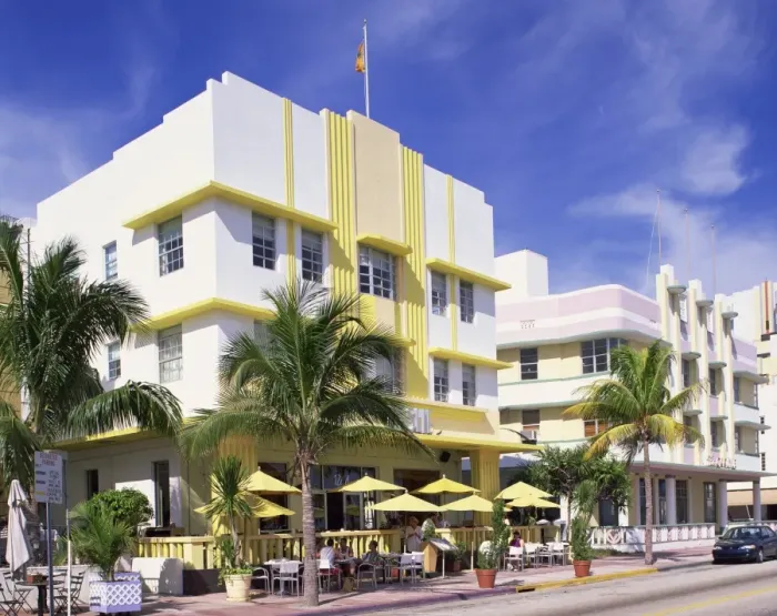 Framed Print : Outdoor cafe in front of the Leslie Hotel, Ocean Drive, Art Deco District Framed Print : Outdoor cafe in front of the Leslie Hotel, Ocean Drive, Art Deco District
