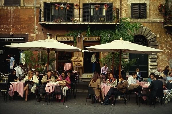 Outdoor cafe in Piazza Navona