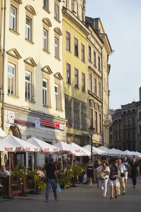 Framed Print : Outdoor cafes in Main Market Square (Rynek Glowny), Krakow, Poland, Europe Framed Print : Outdoor cafes in Main Market Square (Rynek Glowny), Krakow, Poland, Europe