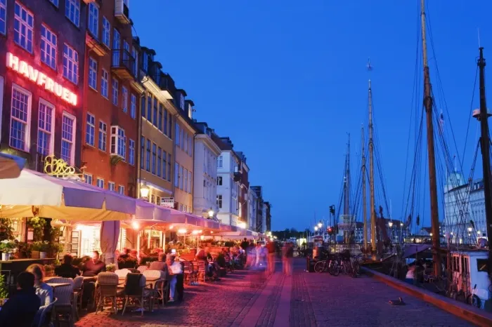 Framed Print : Outdoor dining and boats in Nyhavn harbour, Copenhagen, Denmark, Scandinavia, Europe Framed Print : Outdoor dining and boats in Nyhavn harbour, Copenhagen, Denmark, Scandinavia, Europe