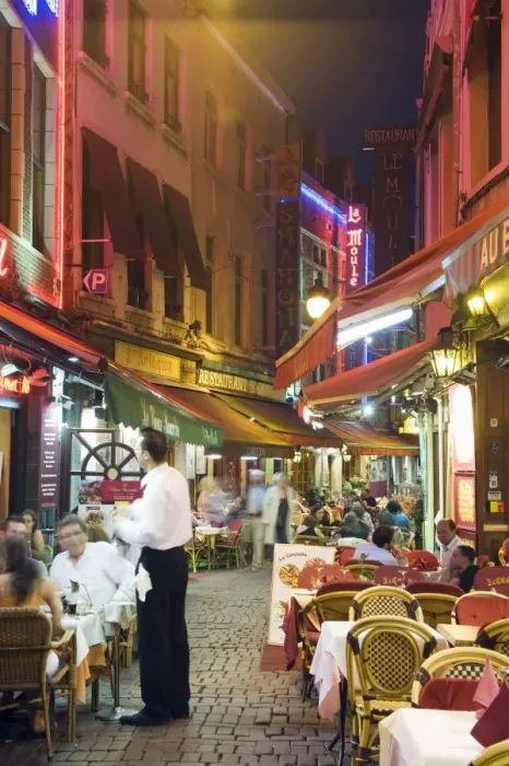 Framed Print : Outdoor dining in narrow street of restaurants, Brussels, Belgium, Europe Framed Print : Outdoor dining in narrow street of restaurants, Brussels, Belgium, Europe
