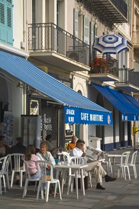 Framed Print : Outdoor dining along waterfront, Cannes, Alpes Maritimes, Provence, Cote d Azur Framed Print : Outdoor dining along waterfront, Cannes, Alpes Maritimes, Provence, Cote d Azur