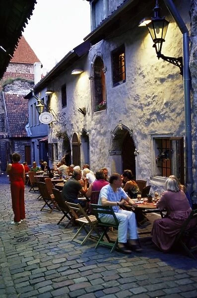 Outdoor restaurant, Old Town, Tallinn, Estonia, Baltic States, Europe