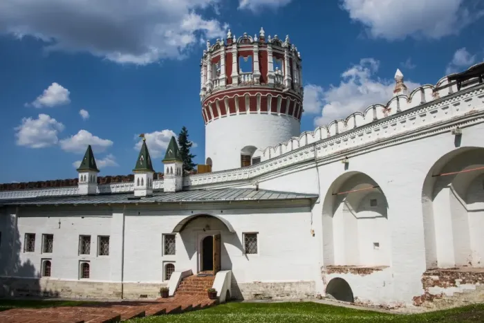 Framed Print : The outer walls of the Novodevichy Convent, Moscow, Russia, Europe Framed Print : The outer walls of the Novodevichy Convent, Moscow, Russia, Europe