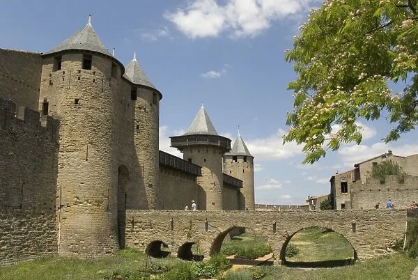 Outer walls of the old city, Carcassonne, UNESCO World Heritage Site, Languedoc, France, Europe