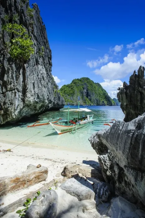 Framed Print : Outrigger boat on a little white beach and crystal clear water in the Bacuit archipelago, Palawan, Philippines, Southeast Asia, Asia Framed Print : Outrigger boat on a little white beach and crystal clear water in the Bacuit archipelago, Palawan, Philippines, Southeast Asia, Asia
