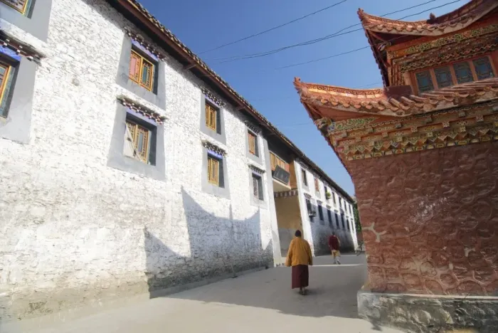 Framed Print : Outside Buddhist monastery, Jingang Si, Kanding, Sichuan, China, Asia