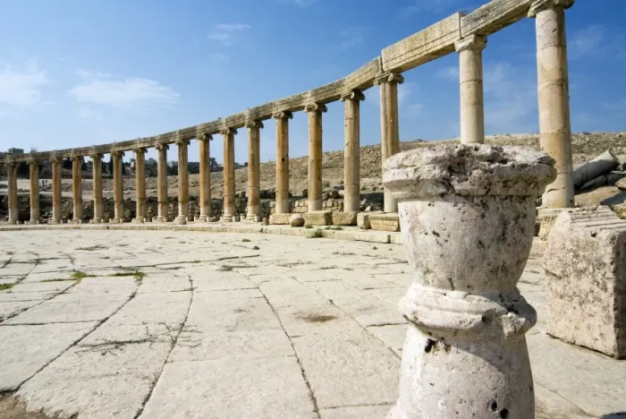 Framed Print : Oval Plaza, colonnade and Ionic columns, Jerash (Gerasa), a Roman Decapolis city Framed Print : Oval Plaza, colonnade and Ionic columns, Jerash (Gerasa), a Roman Decapolis city