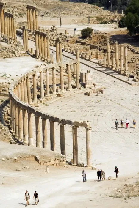 Framed Print : Oval Plaza, colonnade and Ionic columns, Jerash (Gerasa), a Roman Decapolis city Framed Print : Oval Plaza, colonnade and Ionic columns, Jerash (Gerasa), a Roman Decapolis city