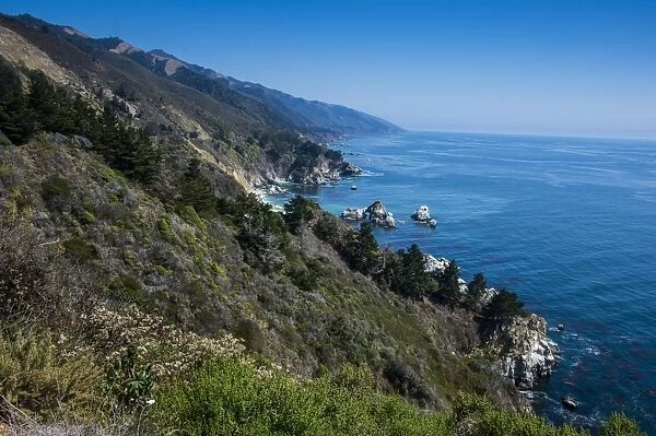 Overlook over the rocky coast of Big Sur, California, USA