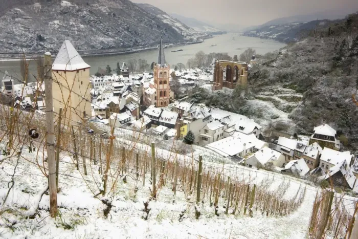 Framed Print : Overview of Bacharach and the Rhine River in winter, Rheinland-Pfalz (Rhineland-Palatinate), Germany, Europe Framed Print : Overview of Bacharach and the Rhine River in winter, Rheinland-Pfalz (Rhineland-Palatinate), Germany, Europe