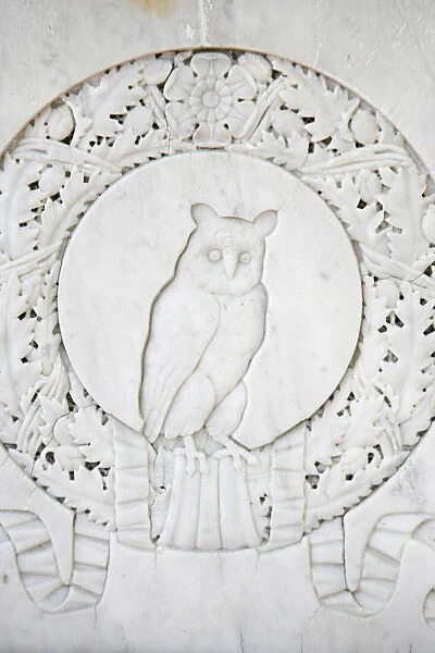 Owl sculpture at Pere Lachaise cemetery, Paris, Ile de France, France, Europe