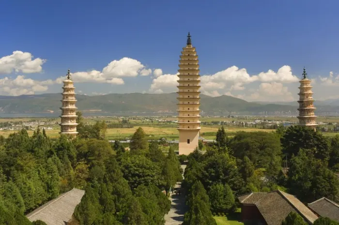 Framed Print : The Three Pagodas, and Erhai Lake in background, Dali Old Town, Yunnan Province Framed Print : The Three Pagodas, and Erhai Lake in background, Dali Old Town, Yunnan Province