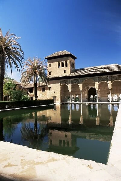 Palacio del Partal reflected in pool