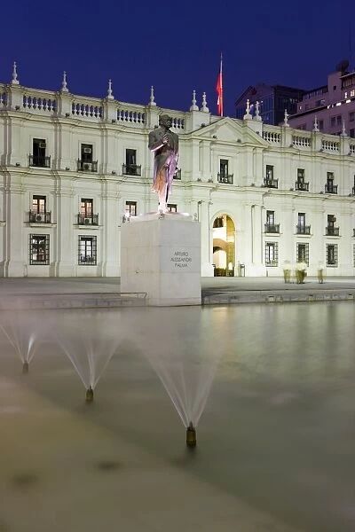 Palacio de la Moneda, Chiles presidential palace illuminated at dusk