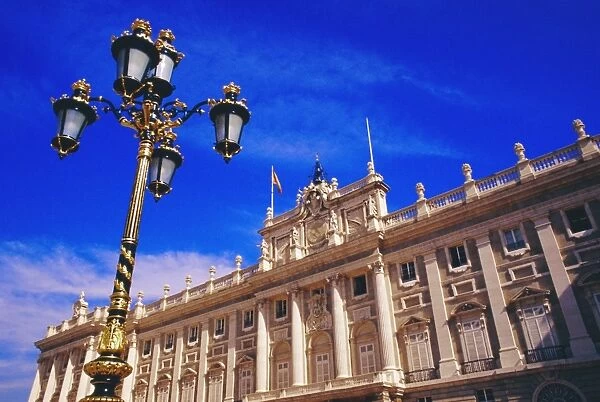Palacio Real and gas lamp