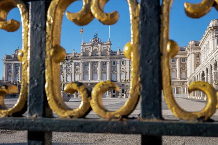 Framed Print : Palacio Real (Royal Palace) through decorative fencing, in the heart of the capital city of Madrid, Spain