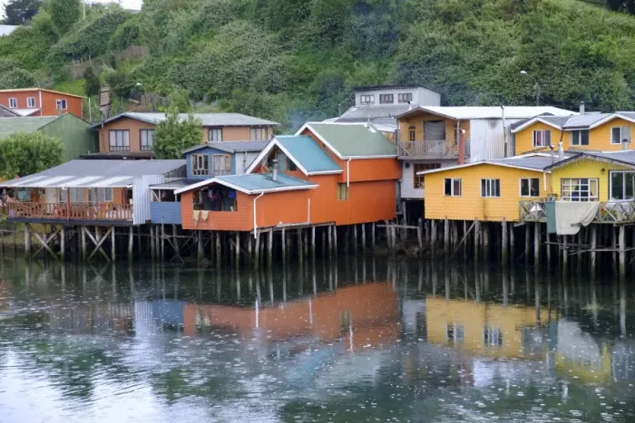Framed Print : A palafita stilt village in Castro, Chiloe Island, northern Patagonia, Chile, South Framed Print : A palafita stilt village in Castro, Chiloe Island, northern Patagonia, Chile, South
