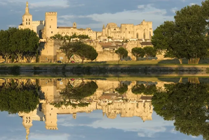 Framed Print : Palais des Papes, UNESCO World Heritage Site, reflected in the River Rhone, Avignon Framed Print : Palais des Papes, UNESCO World Heritage Site, reflected in the River Rhone, Avignon