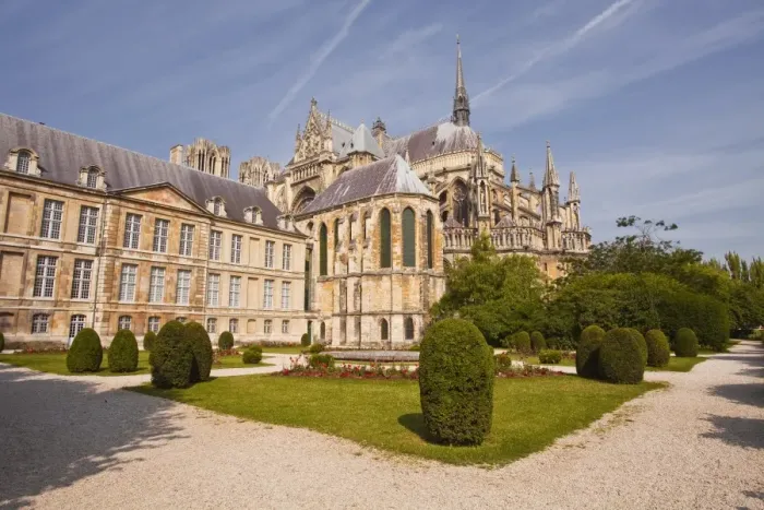 Framed Print : The Palais du Tau and Notre Dame de Reims cathedral, UNESCO World Heritage Site, Reims, Champagne-Ardenne, France, Europe Framed Print : The Palais du Tau and Notre Dame de Reims cathedral, UNESCO World Heritage Site, Reims, Champagne-Ardenne, France, Europe