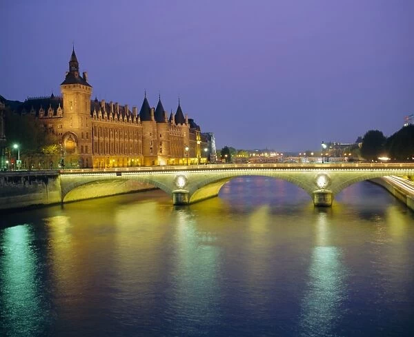 Palais de Justice and the River Seine in the evening, Paris, France, Europe