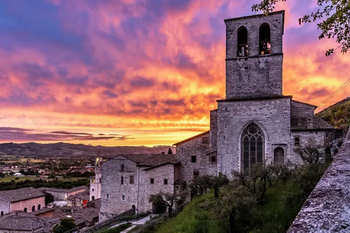 Framed Print : Palazzo dei Consoli (Palace of the Consuls) and Cathedral at sunset, Gubbio, Umbria, Italy Framed Print : Palazzo dei Consoli (Palace of the Consuls) and Cathedral at sunset, Gubbio, Umbria, Italy