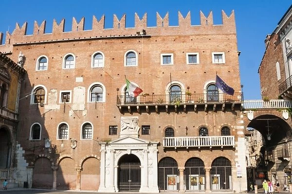 Palazzo di Cangrande, Piazza dei Signori (Piazza Dante), Verona, UNESCO World Heritage Site, Veneto, Italy, Europe