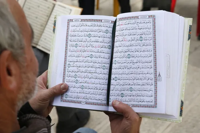 Framed Print : Palestinians reading the Koran outside Al-Aqsa mosque, Jerusalem, Israel, Middle East Framed Print : Palestinians reading the Koran outside Al-Aqsa mosque, Jerusalem, Israel, Middle East
