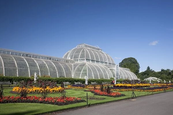 Palm House parterre with floral display of approx 16000 plants, Royal Botanic Gardens, UNESCO World Heritage Site, Kew, near Richmond, Surrey, England, United Kingdom, Europe