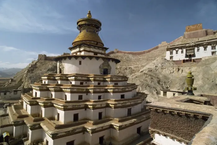 Framed Print : The Pango chorten at Gyantse in Tibet, China, Asia Framed Print : The Pango chorten at Gyantse in Tibet, China, Asia