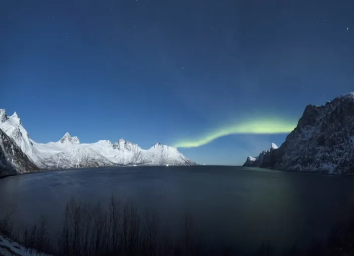 Framed Print : Panorama of the Northern Lights on the Senjahopen peak surrounded by the frozen sea Framed Print : Panorama of the Northern Lights on the Senjahopen peak surrounded by the frozen sea