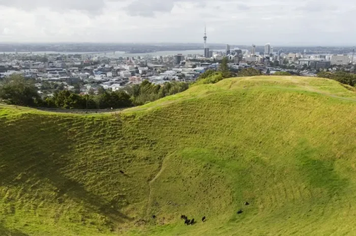 Framed Print : Panoramic city view from Mount Eden Volcanic Crater Framed Print : Panoramic city view from Mount Eden Volcanic Crater