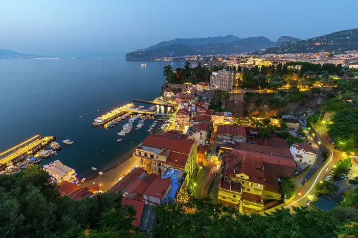 Framed Print : Panoramic dusk view of Sorrento, Bay of Naples, Campania, Italy, Mediterranean, Europe Framed Print : Panoramic dusk view of Sorrento, Bay of Naples, Campania, Italy, Mediterranean, Europe