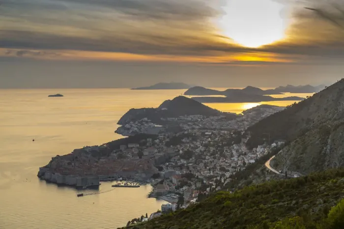 Framed Print : Panoramic view of the Old Walled City of Dubrovnik at sunset, UNESCO World Heritage Site Framed Print : Panoramic view of the Old Walled City of Dubrovnik at sunset, UNESCO World Heritage Site