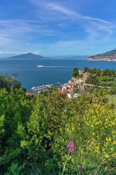 Framed Print : Panoramic view of Sorrento and Mount Vesuvius and Bay of Naples, Sorrento, Campania, Italy, Mediterranean, Europe Framed Print : Panoramic view of Sorrento and Mount Vesuvius and Bay of Naples, Sorrento, Campania, Italy, Mediterranean, Europe