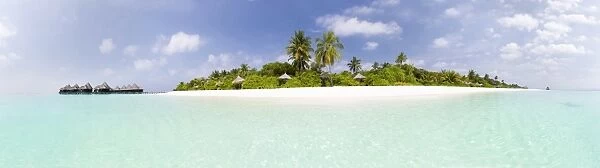 Panoramic view of tropical island of Dhuni Kolhu, Baa Atoll, Republic of Maldives