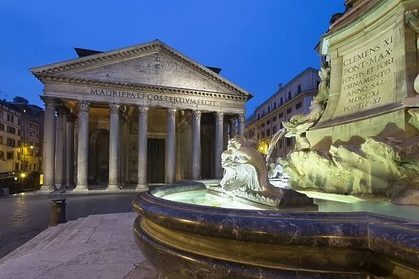 The Pantheon and fountain at night, UNESCO World Heritage Site, Piazza della Rotonda