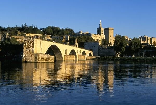 Papal palace, bridge and the River Rhone, Avignon, Provence, France, Europe